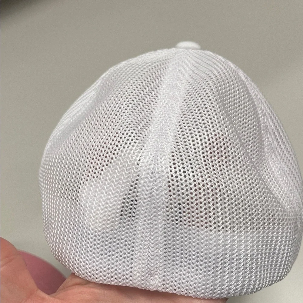Travis Mathew Pink & White Men’s Fitted ball Caps size L / XL